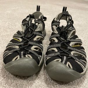 8.5 Women’s Whisper Keen Closed toe sandals in black